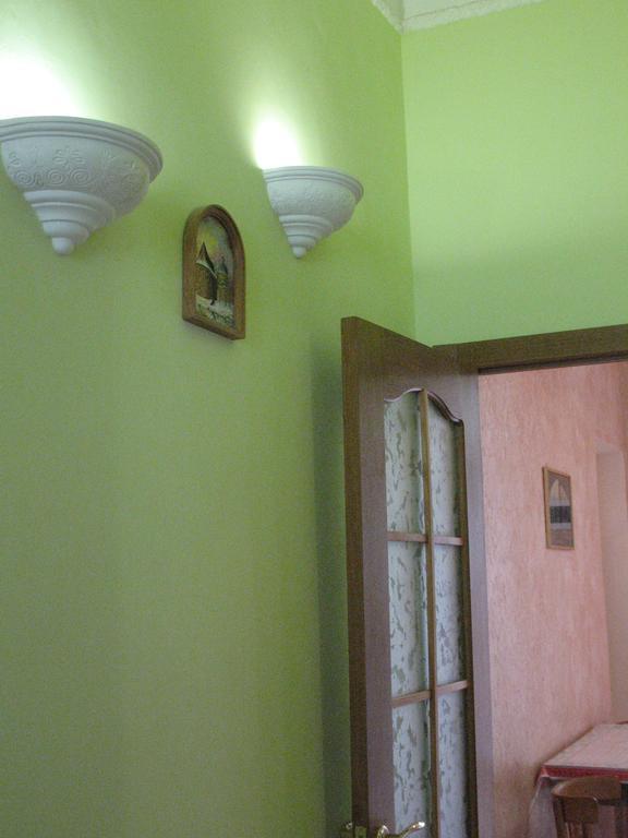 Flat On Sheptytskykh Lviv Exterior foto