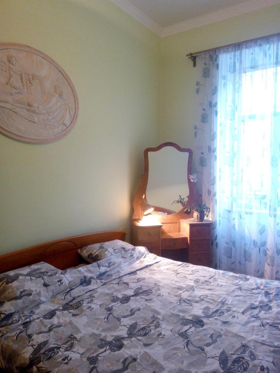 Flat On Sheptytskykh Lviv Exterior foto