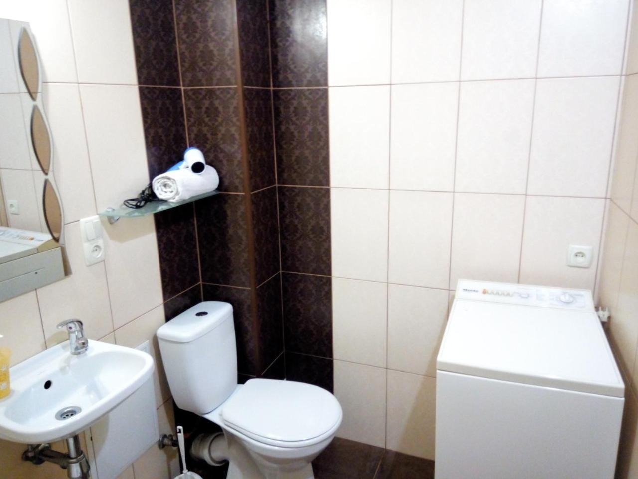 Flat On Sheptytskykh Lviv Exterior foto