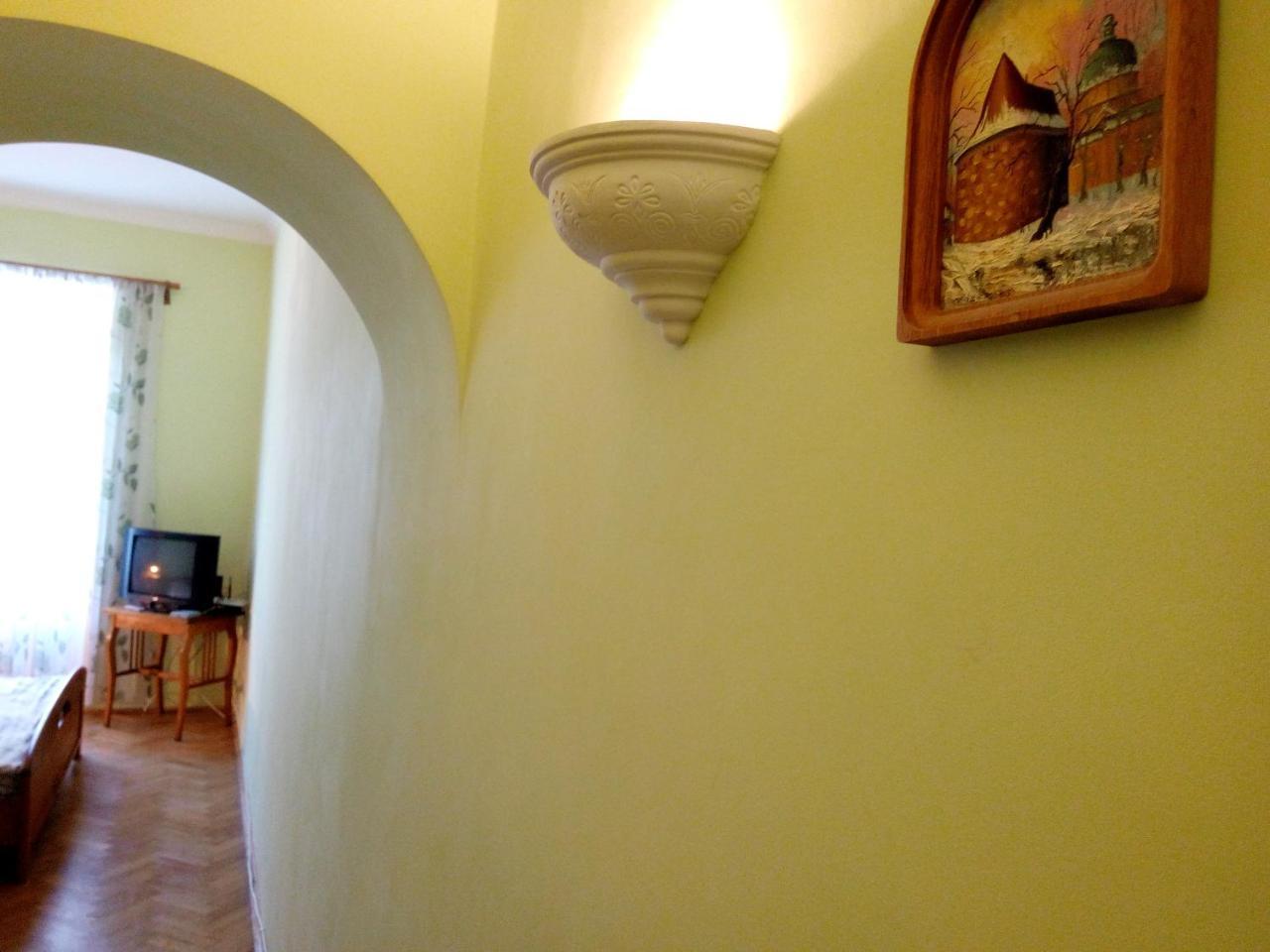Flat On Sheptytskykh Lviv Exterior foto