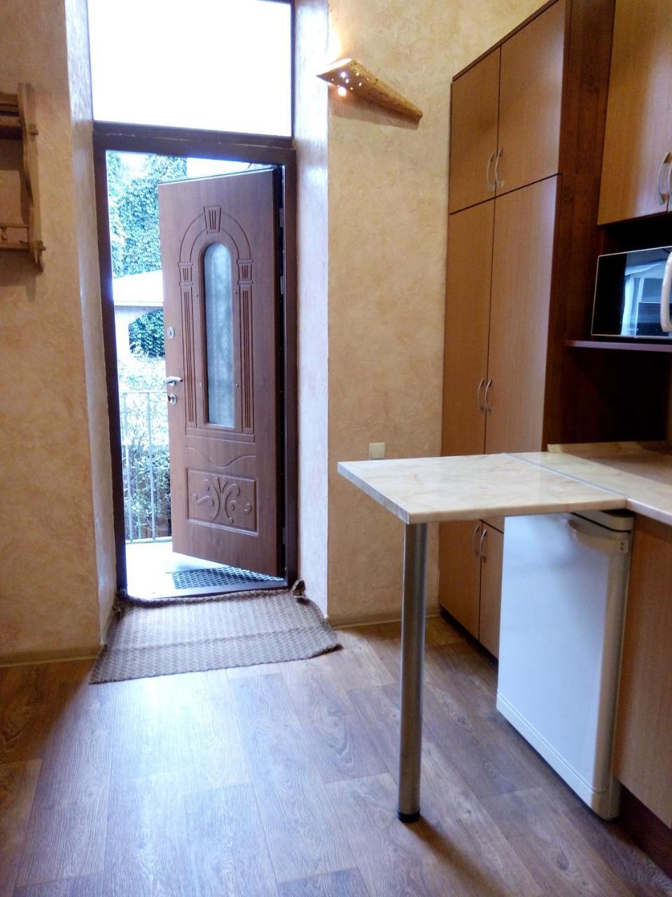 Flat On Sheptytskykh Lviv Exterior foto