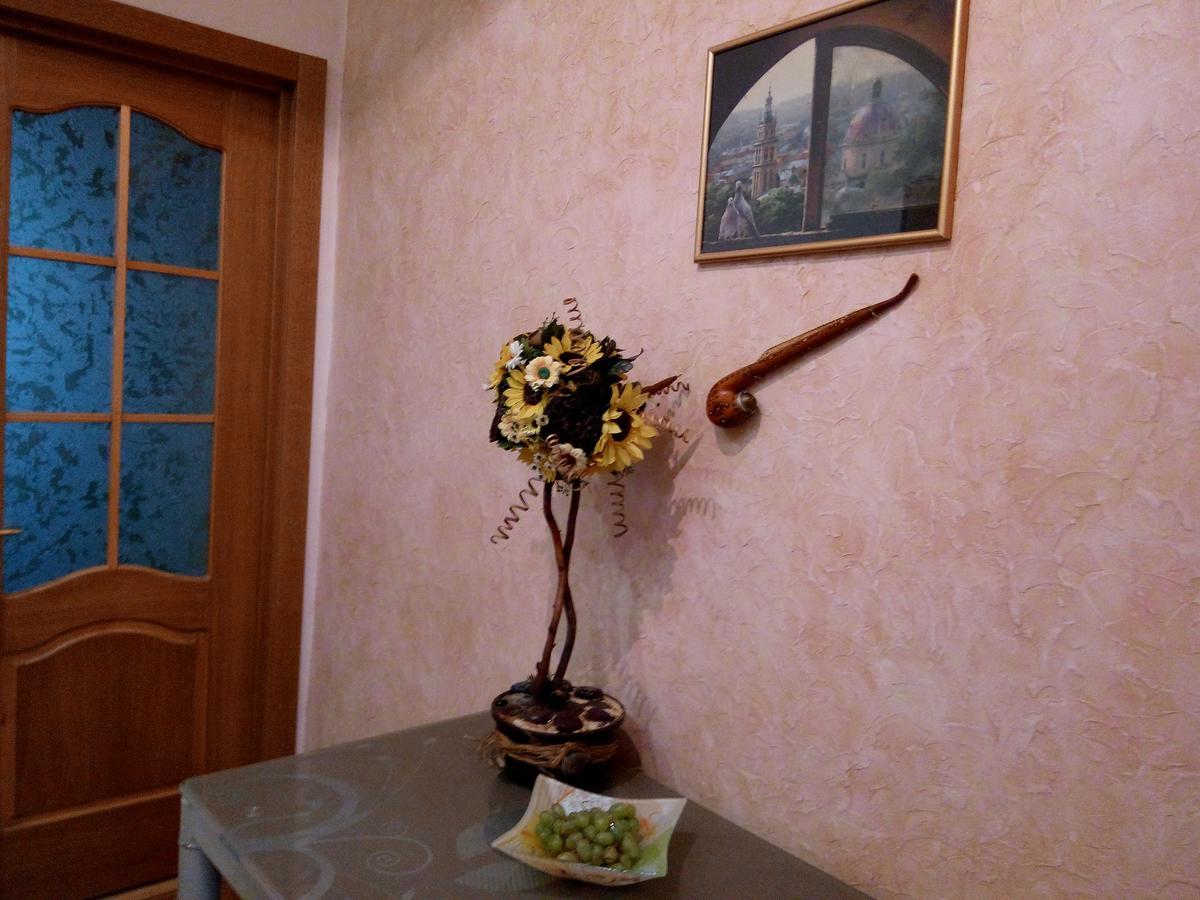 Flat On Sheptytskykh Lviv Exterior foto