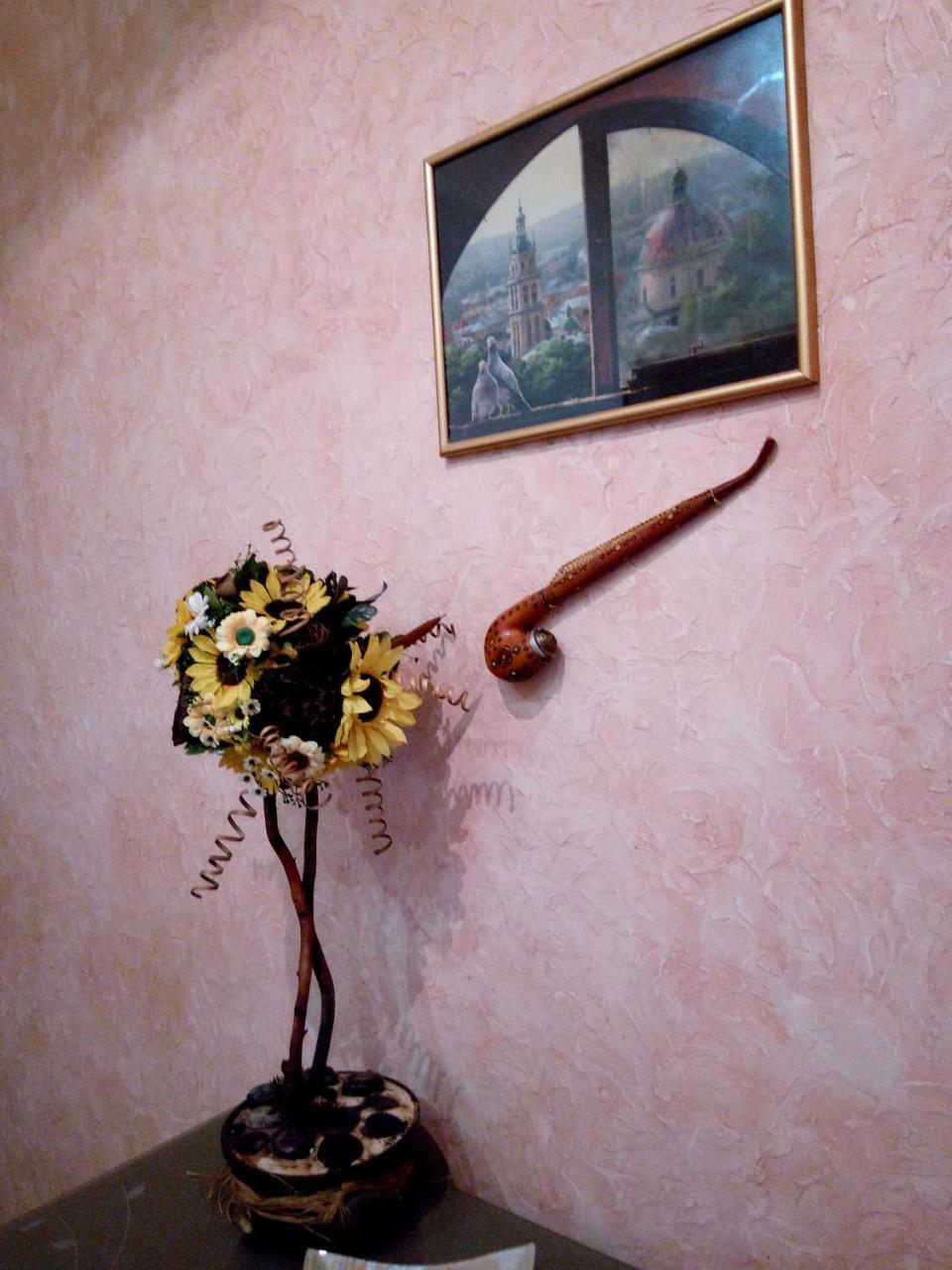 Flat On Sheptytskykh Lviv Exterior foto