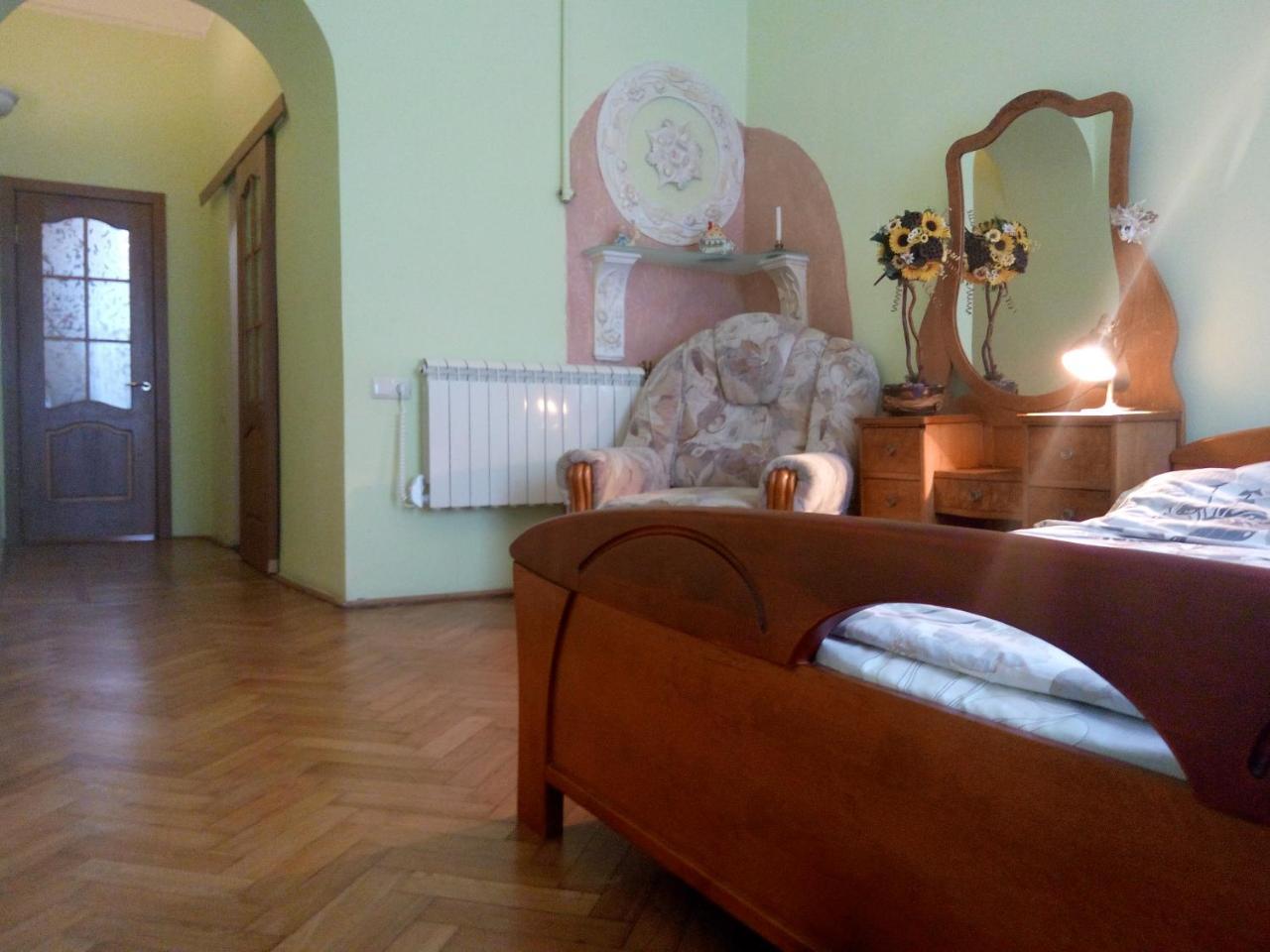 Flat On Sheptytskykh Lviv Exterior foto